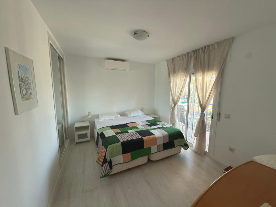 Bed, Bedroom, air conditioner