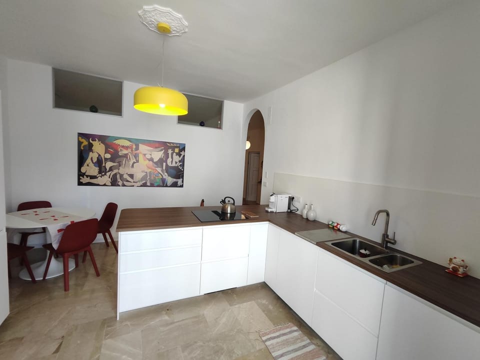 Kitchen or kitchenette, Dining area, stove