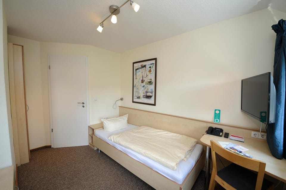 Other, Photo of the whole room, Decorative detail, Bedroom