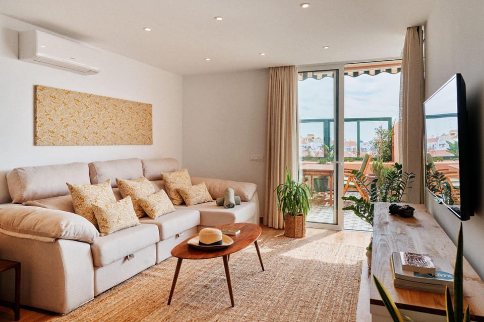 Communal lounge/ TV room, Living room
