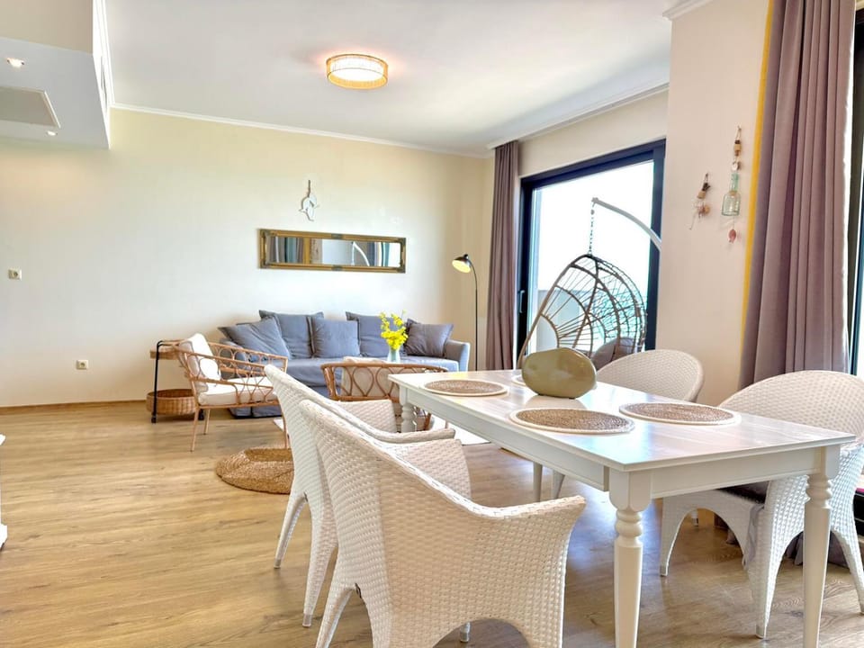 Living room, Seating area, Dining area