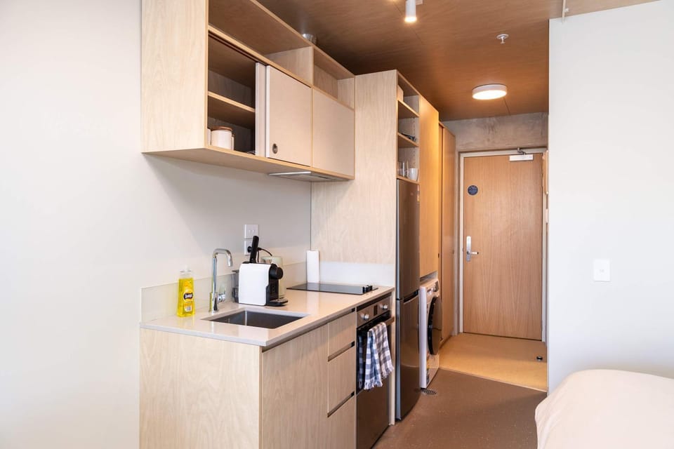 Petone Studio - Balcony Bath Tub Sleeps 2 Apartment in Lower Hutt