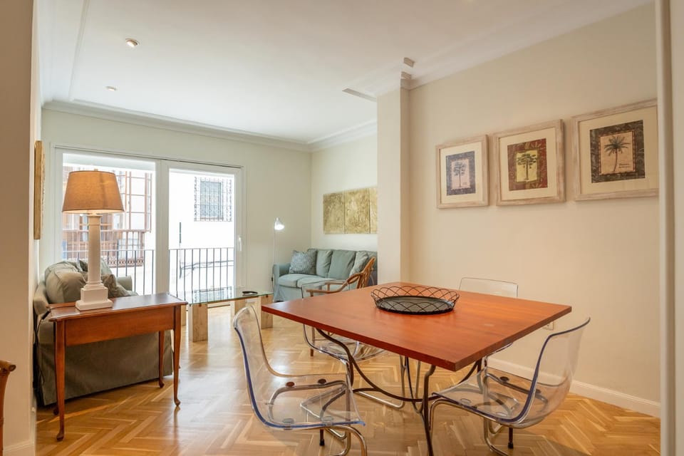 Rey Alfonso Apartamento con Garaje, 6 pax Apartment in Seville