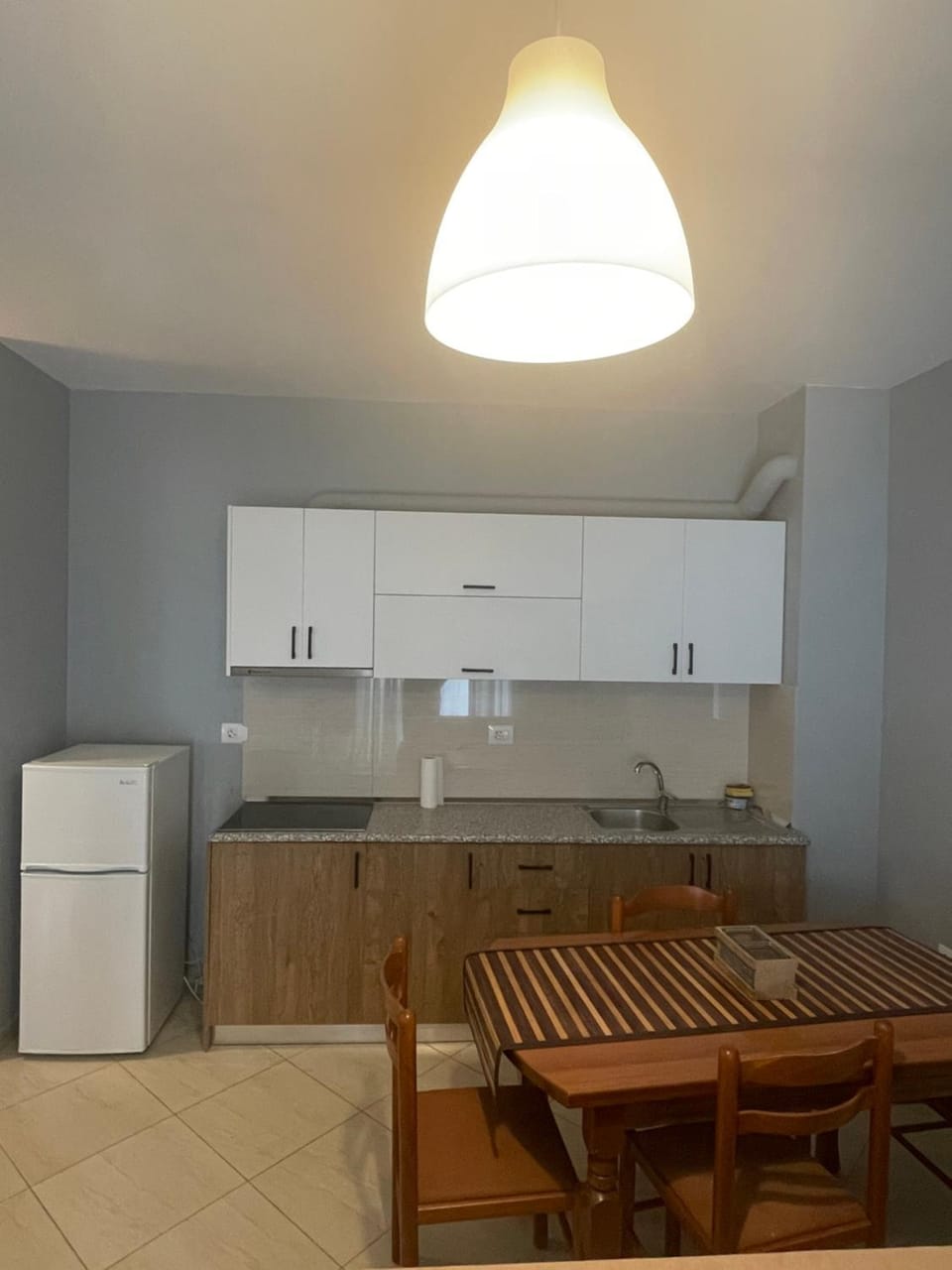 Kitchen or kitchenette, Dining area, stove