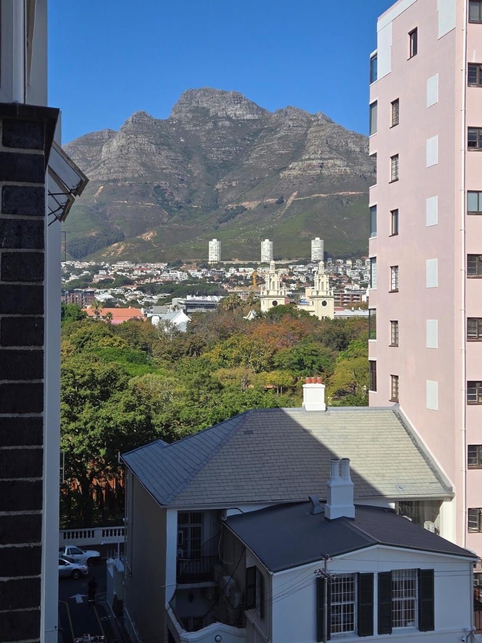 Heritage Meets Style Apt with Mountain View Apartment in Cape Town