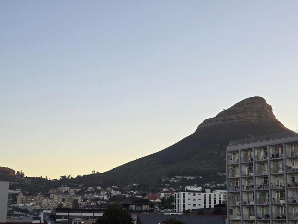 Heritage Meets Style Apt with Mountain View Apartment in Cape Town