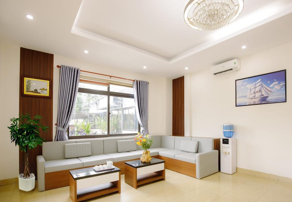 Communal lounge/ TV room, Lobby or reception, concierge