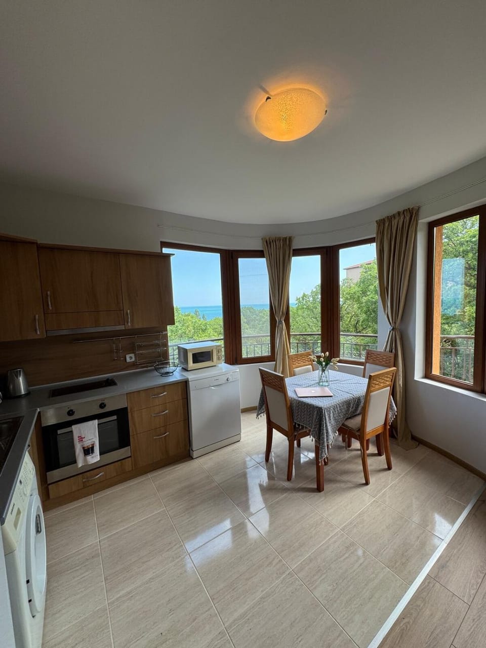 Kitchen or kitchenette, Living room, Dining area, stove