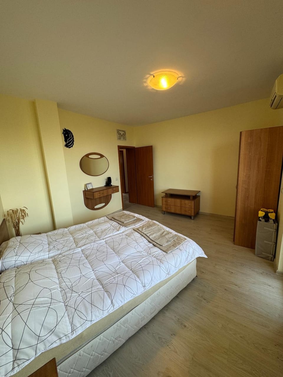 Bed, Photo of the whole room, Bedroom, wardrobe