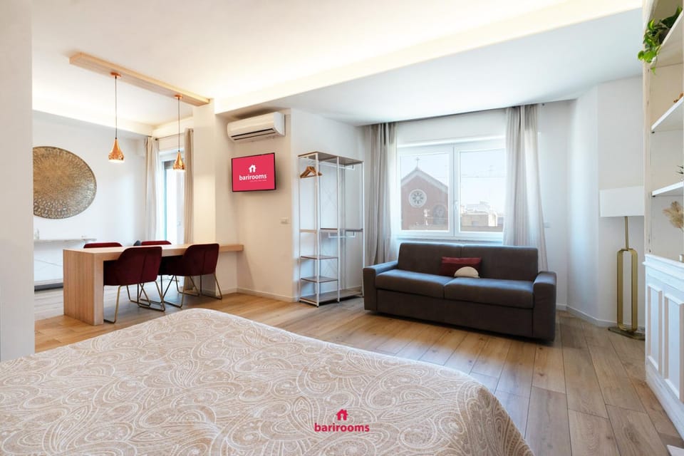 Photo of the whole room, air conditioner