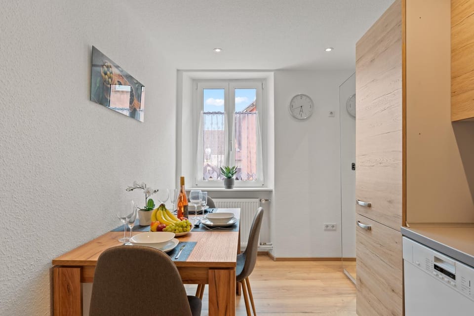 Kitchen or kitchenette, Photo of the whole room, Dining area, Food, kitchen