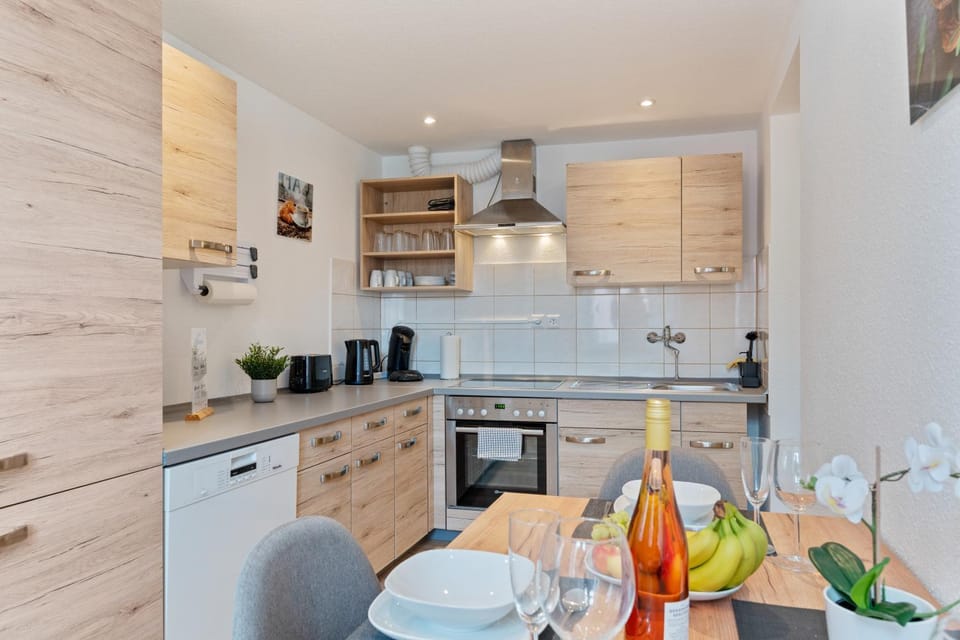 Kitchen or kitchenette, Photo of the whole room, Dining area, kitchen