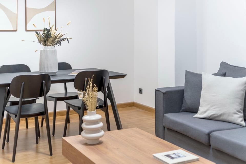 Seating area, Dining area