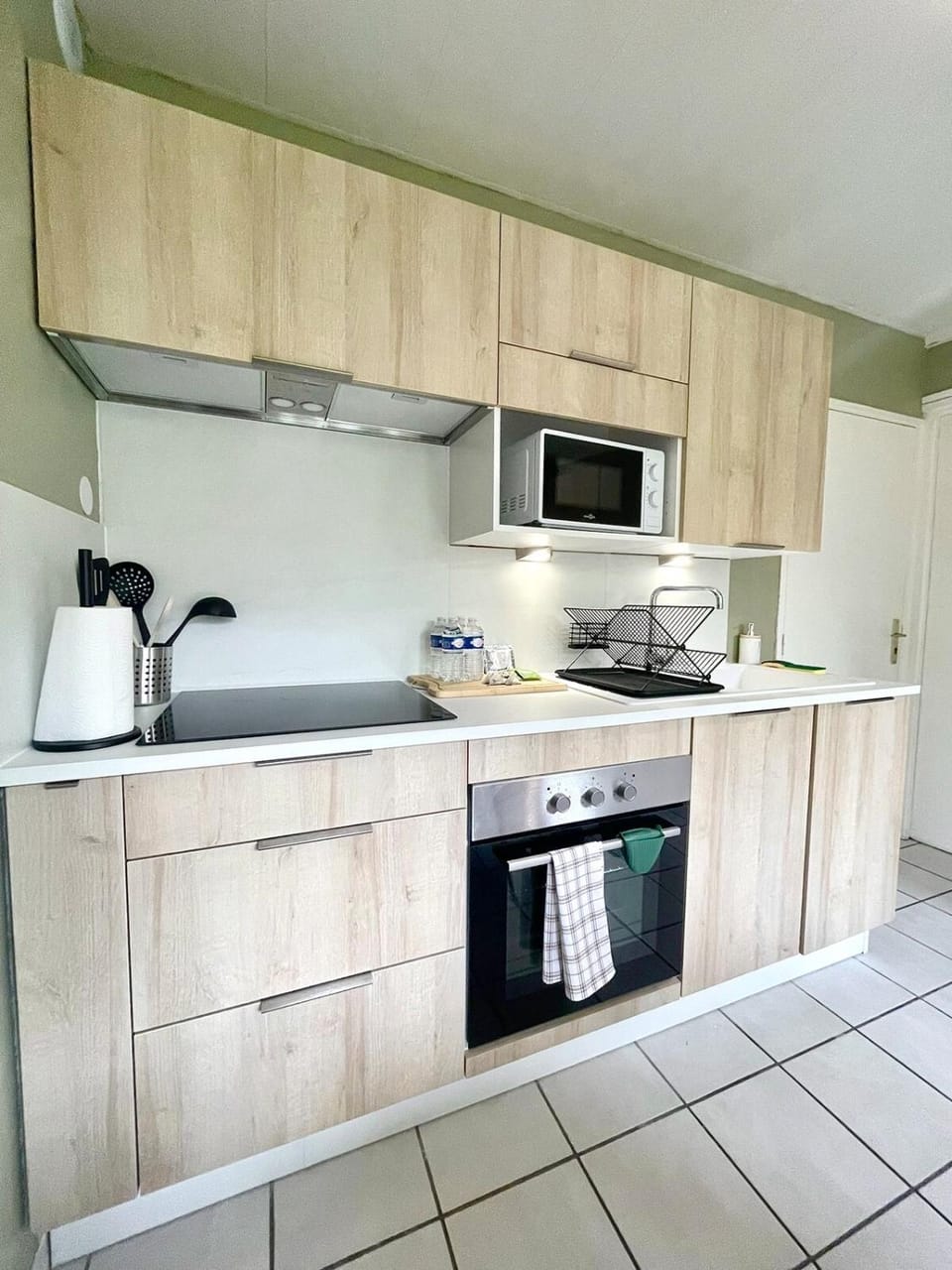 microwave, oven, stove, kitchen