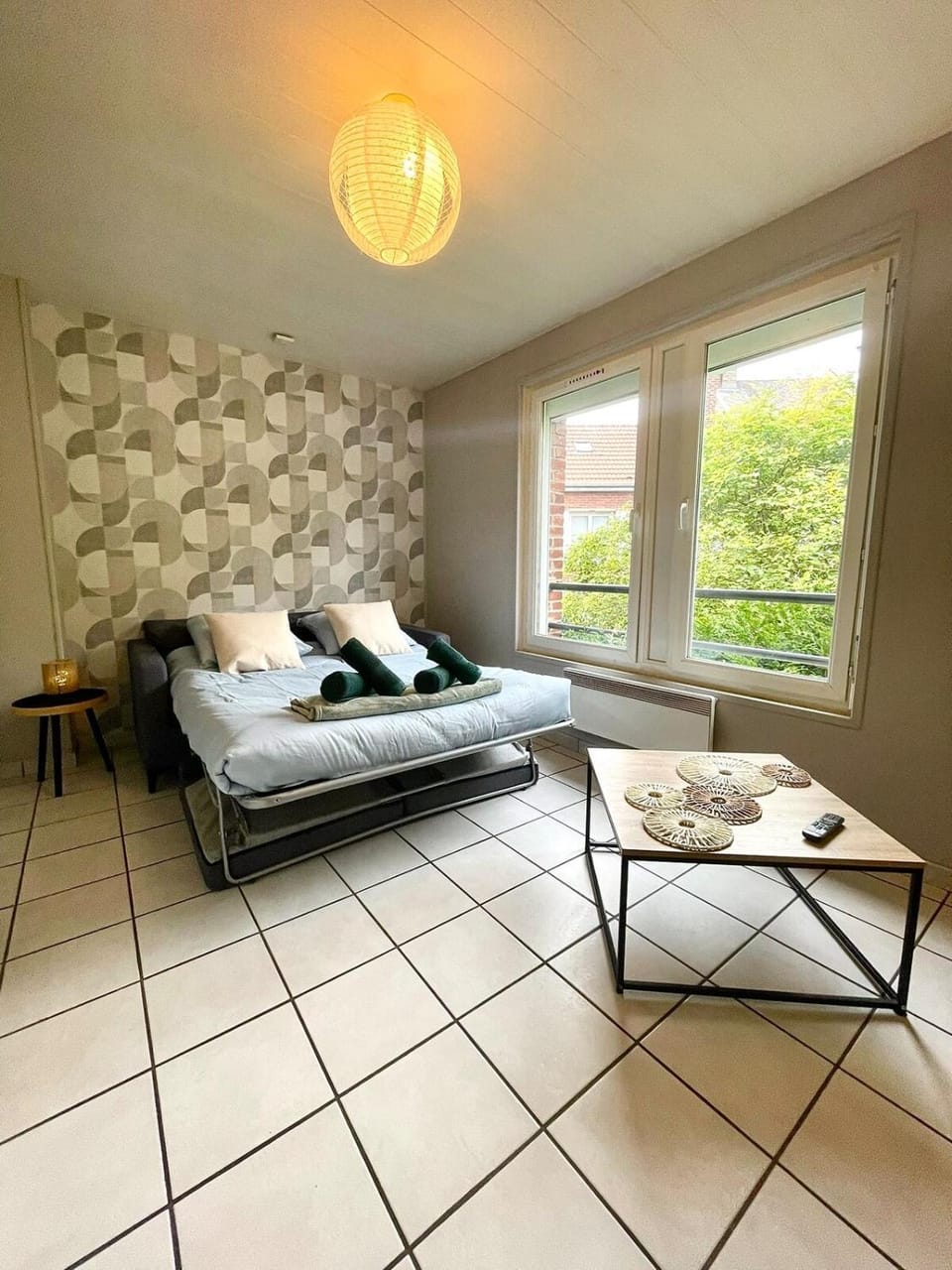 Bed, Living room