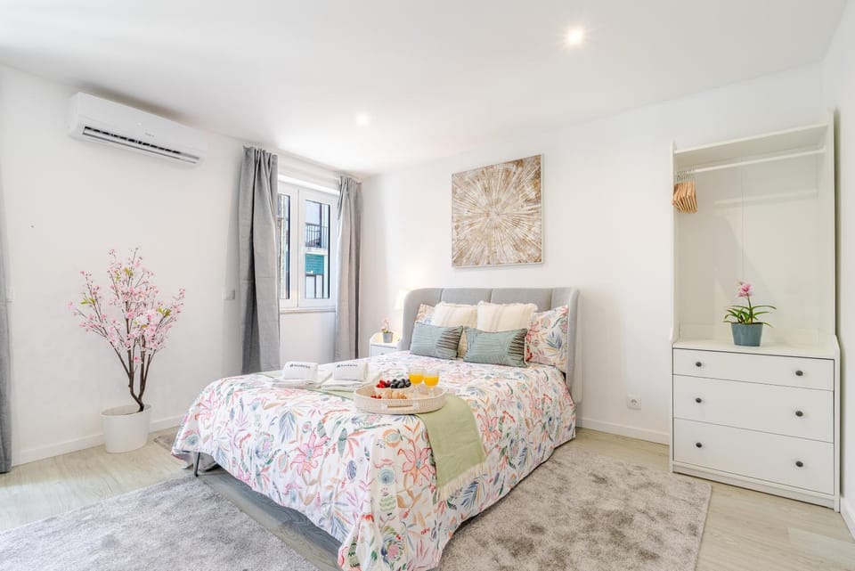 Bed, Bedroom, towels, air conditioner