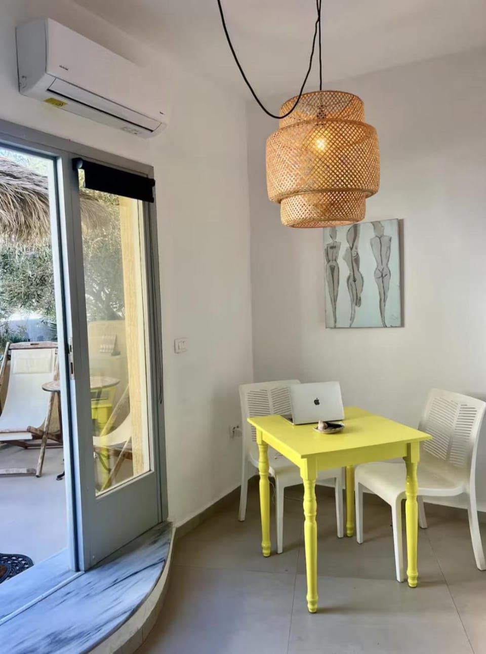 Rembelos Santorini Apartment in Perissa