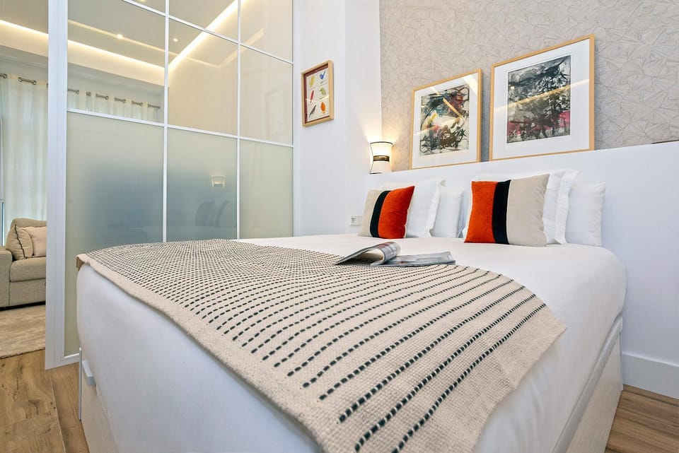 Bed, Photo of the whole room, Bedroom
