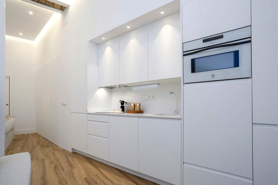 Kitchen or kitchenette, oven