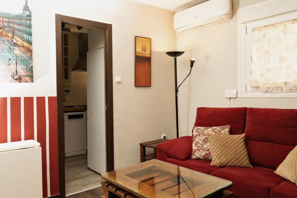 Kitchen or kitchenette, Living room, air conditioner