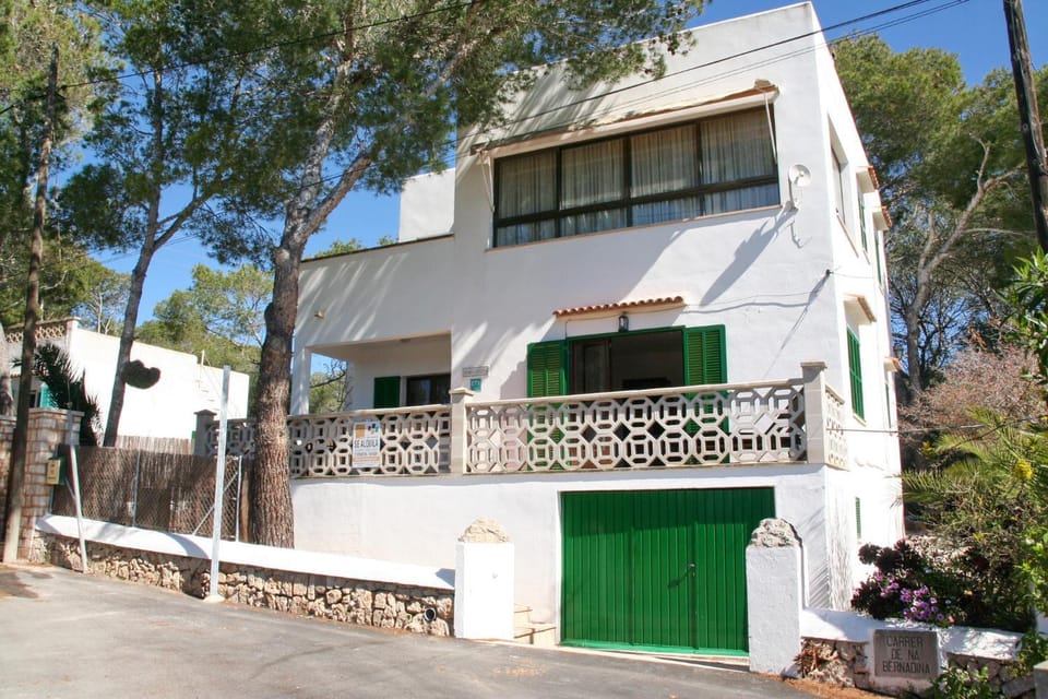 Property building, Facade/entrance, Off site