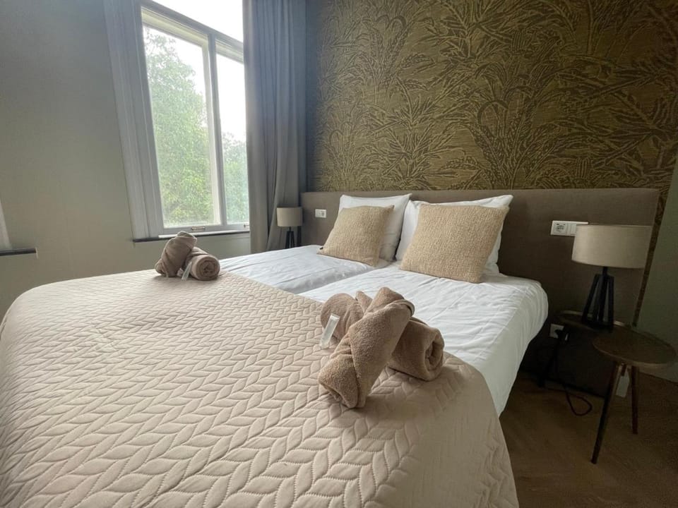 Luxe suite - new bed - WiFi- Safe city center House in Tilburg