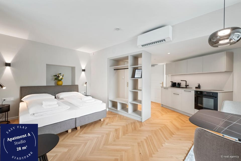 Bed, Kitchen or kitchenette, Living room
