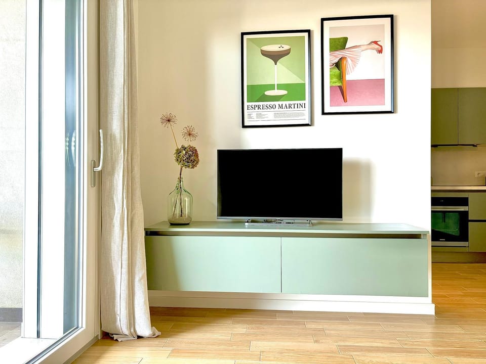 Communal lounge/ TV room, TV and multimedia