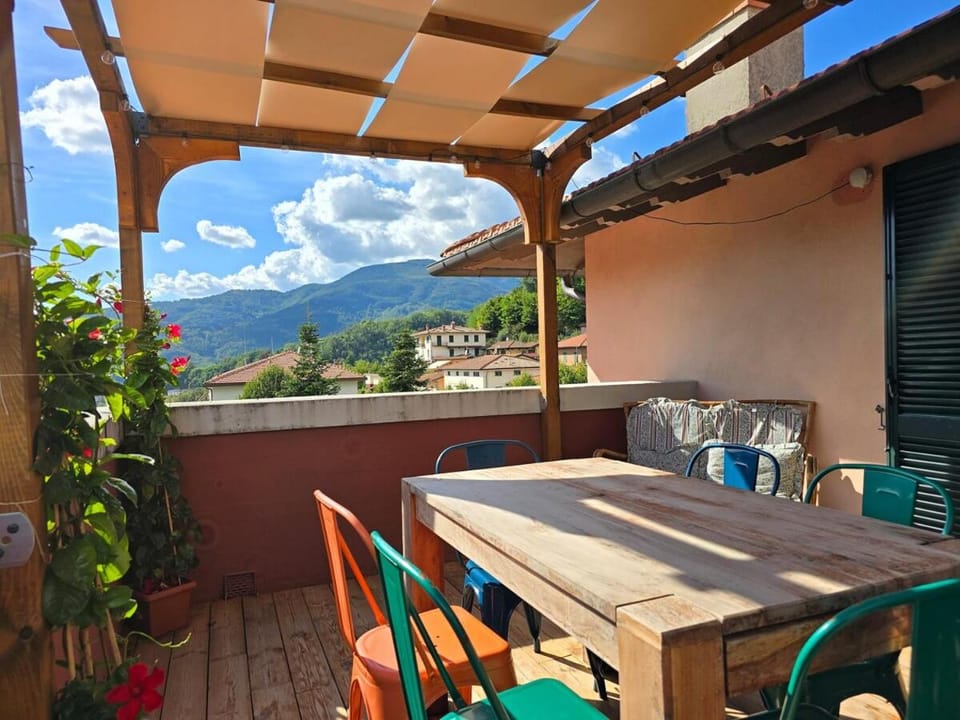 View (from property/room), Balcony/Terrace, Mountain view