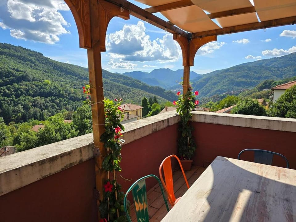 Balcony/Terrace, Mountain view