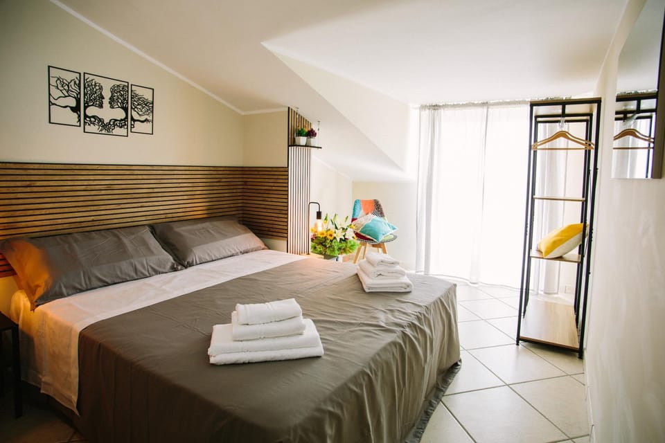 Bedroom, towels, towels