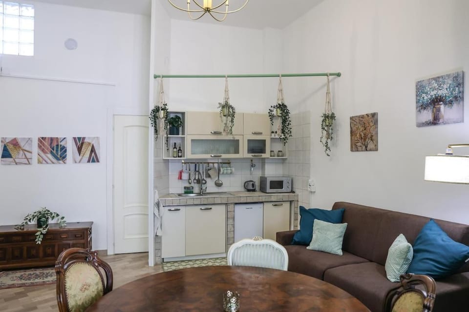 LA TANA DEL LUPO Vintage Loft Apartment in Liguria