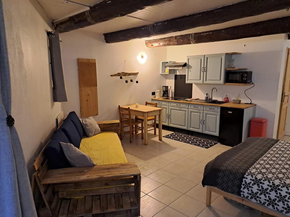 Cozy Studio à Tavel Apartment in Rochefort-du-Gard