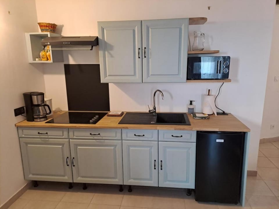 Cozy Studio à Tavel Apartment in Rochefort-du-Gard