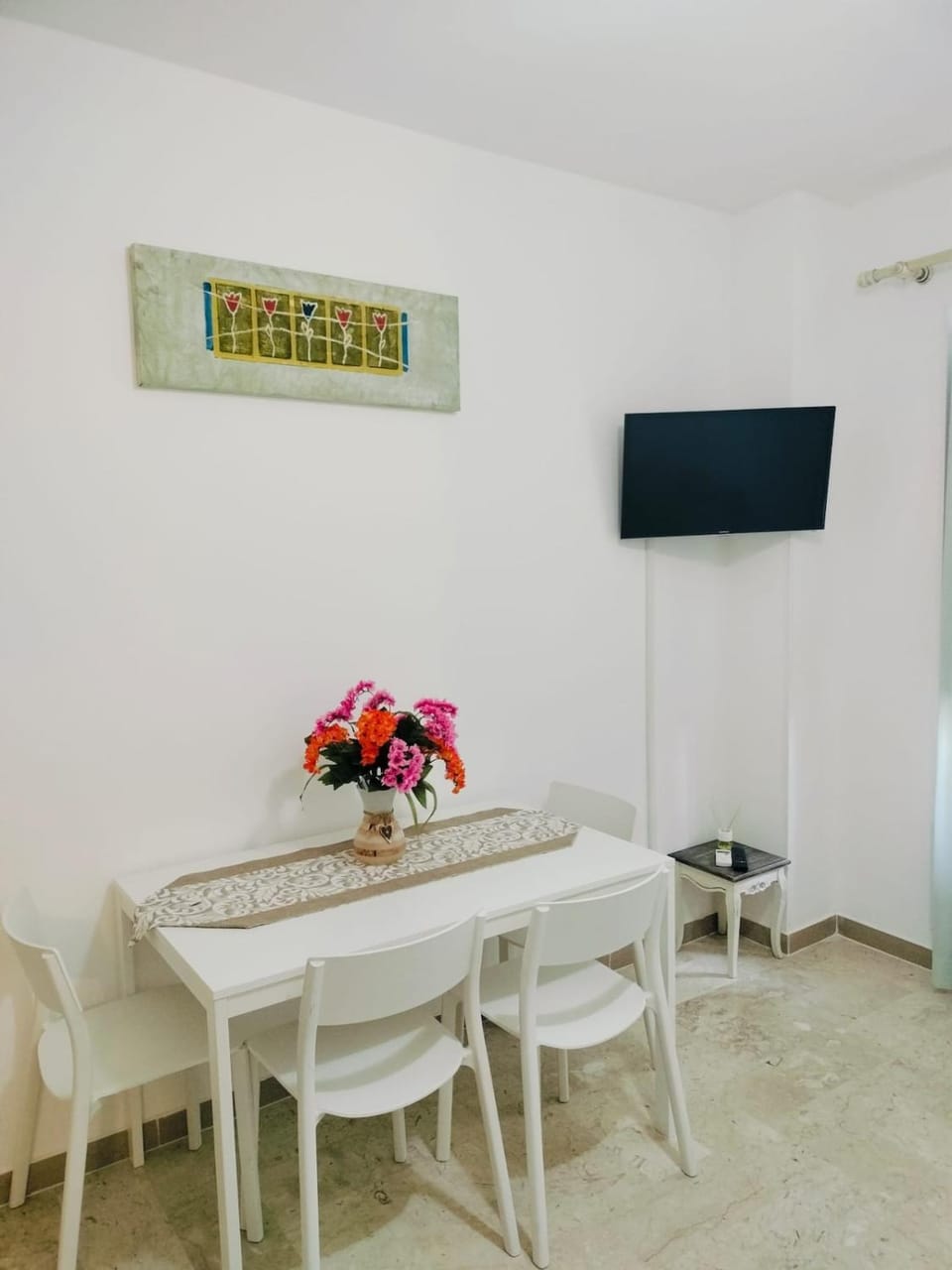Communal lounge/ TV room, Dining area