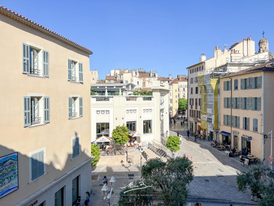 Property building, Day, Neighbourhood, City view, Street view, Location