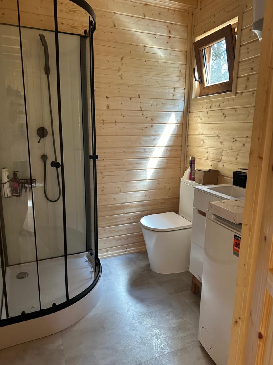 Shower, Toilet