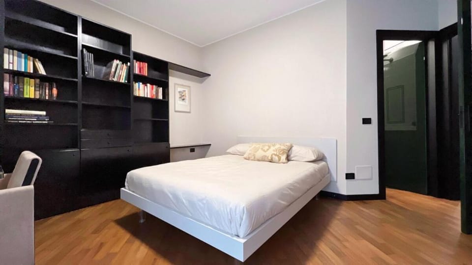 Bed, Library, Photo of the whole room, Bedroom