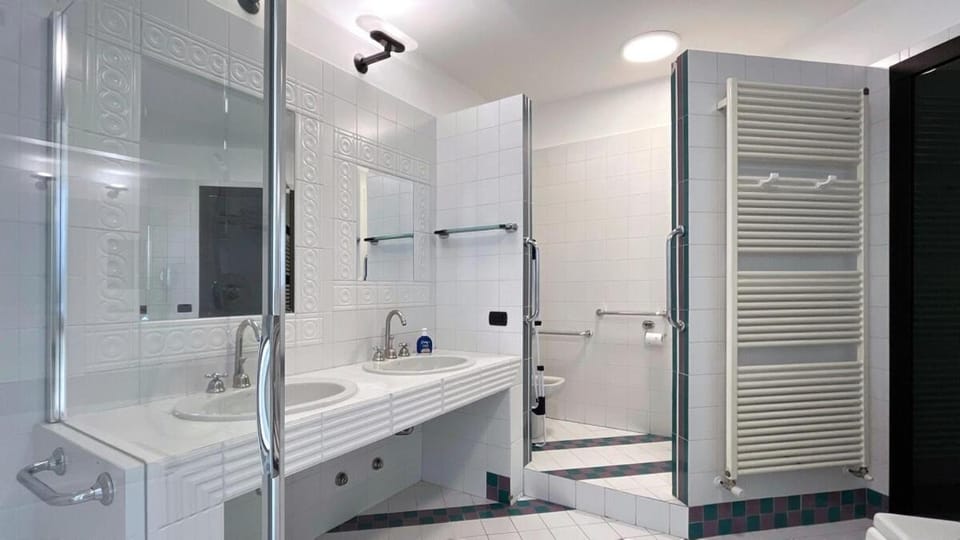 Shower, Bathroom, heating, towels