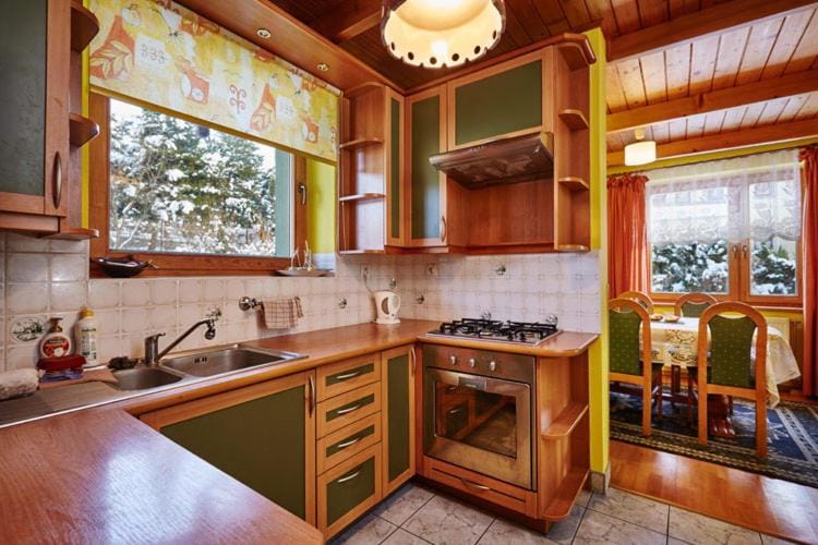 Kitchen or kitchenette, dishwasher, minibar