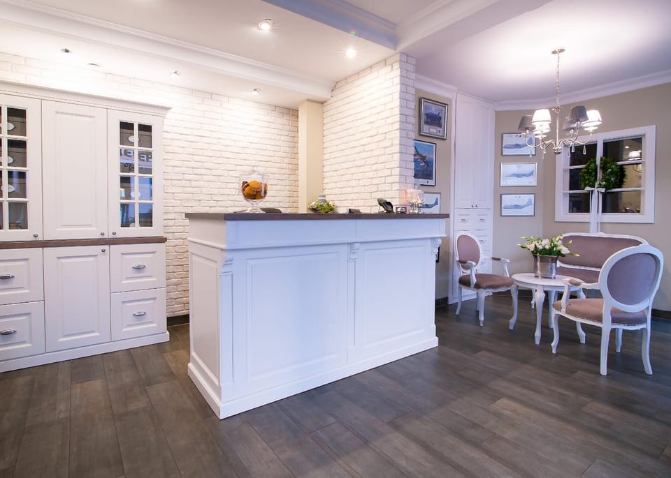 Property building, Facade/entrance, Lobby or reception