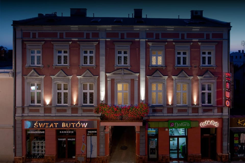 Property building, Night, Street view, Location
