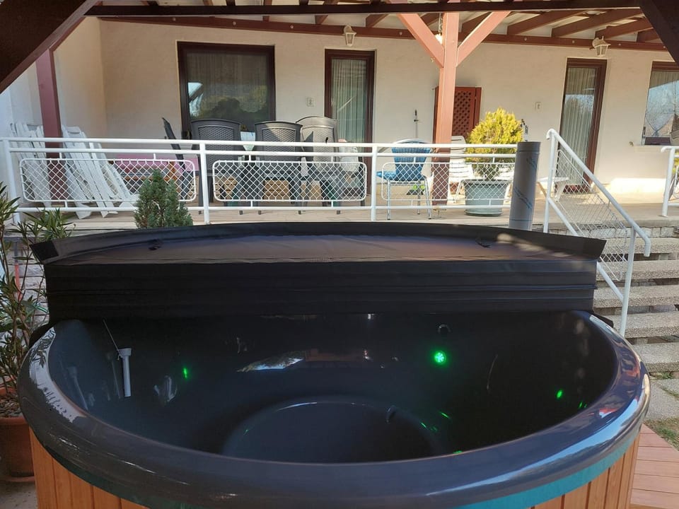 Hot Tub, Hot Tub, Spa and wellness centre/facilities