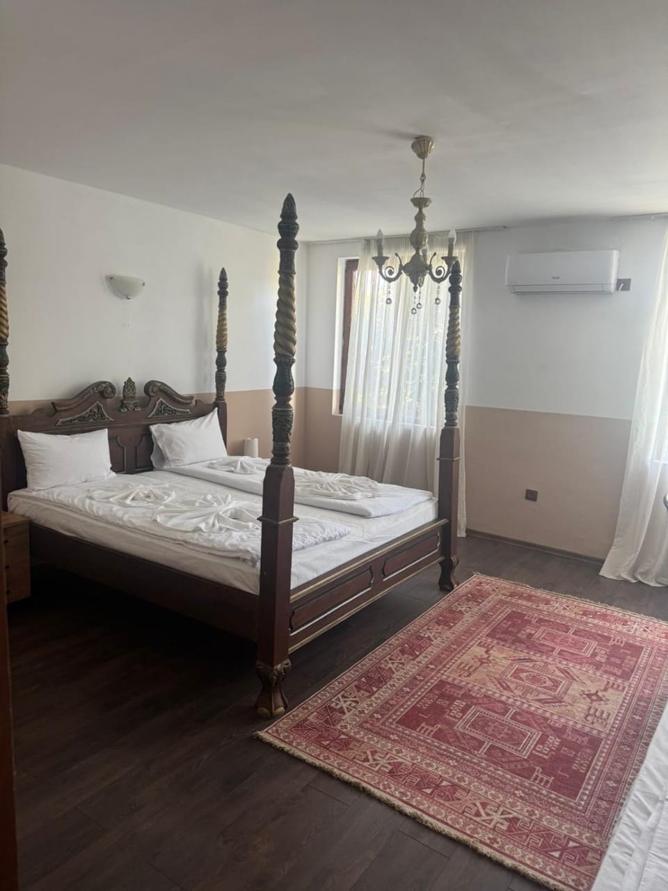 Bed, Photo of the whole room, Bedroom, air conditioner