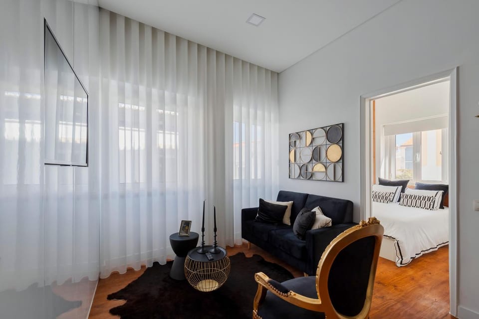 Bed, Living room, Photo of the whole room, Seating area, Bedroom