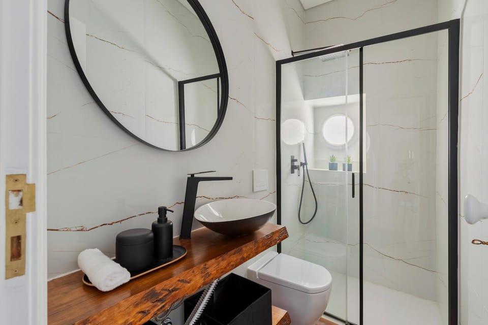 Shower, Toilet, Bathroom, towels