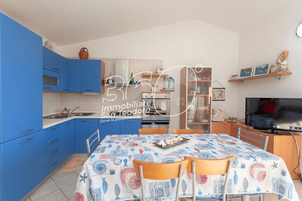 Kitchen or kitchenette, Dining area, oven