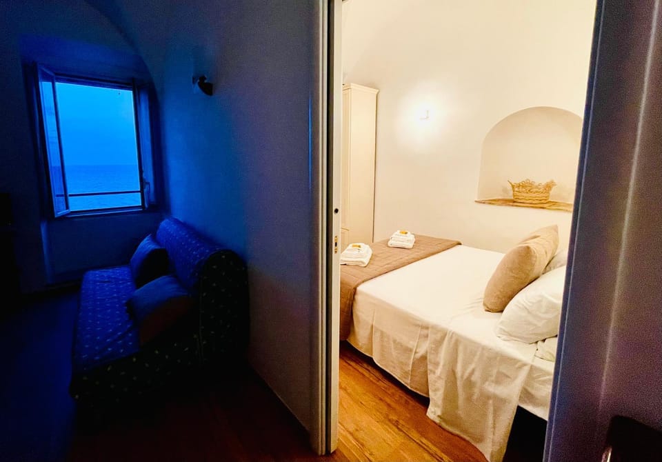 Living room, Photo of the whole room, Bedroom