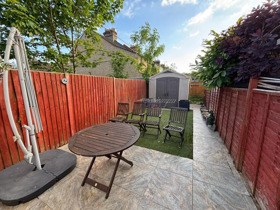 Patio, Garden, Garden, Dining area, Garden view