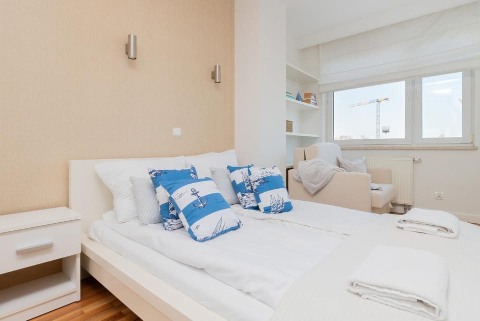 Bedroom, towels